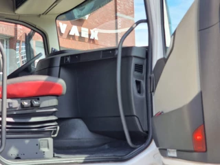 Volvo FH 2015 - 13.420 6x2 - Box - Loadlift - Manual gearbox - Low KM image 23