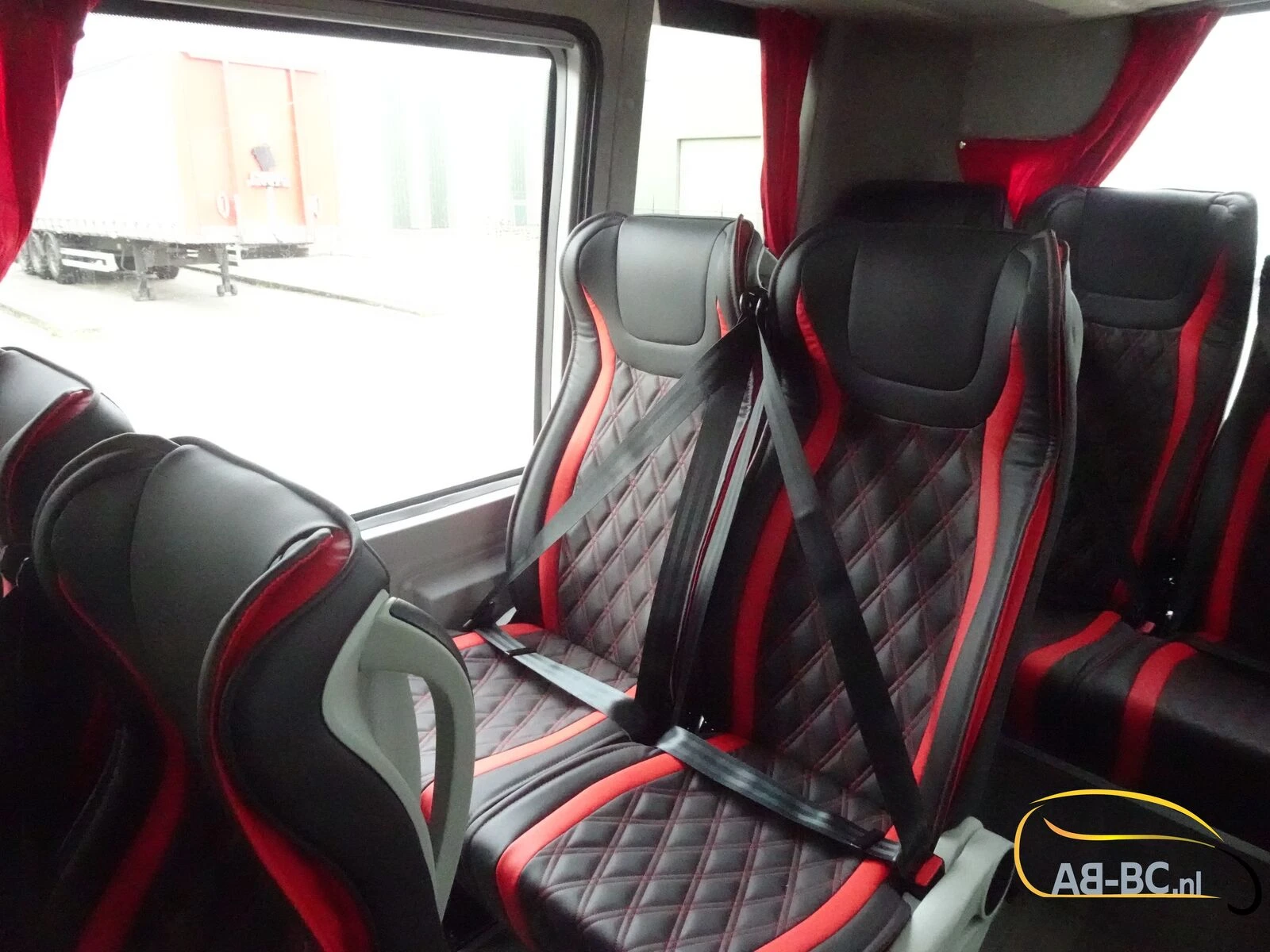 Iveco Aveuro Tourna 35 Seats EURO 6 2 Units Available afbeelding 81