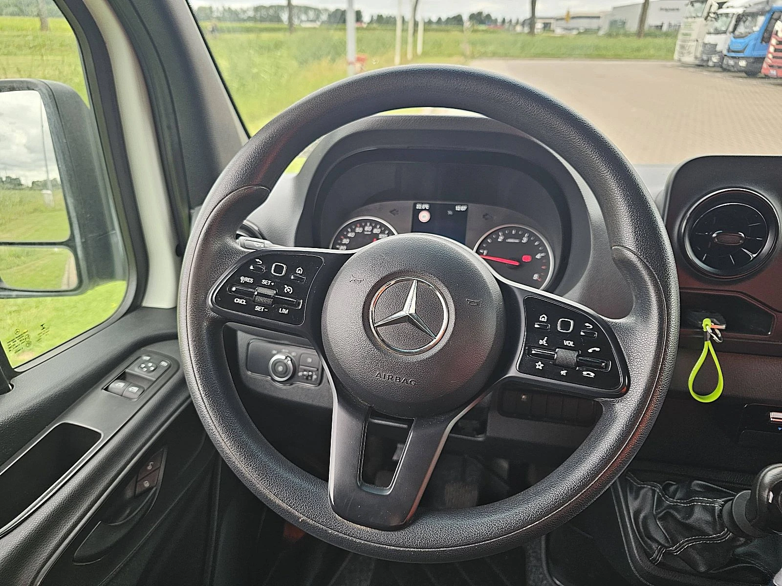 Mercedes-Benz Sprinter 2022 - 211 Bild 12