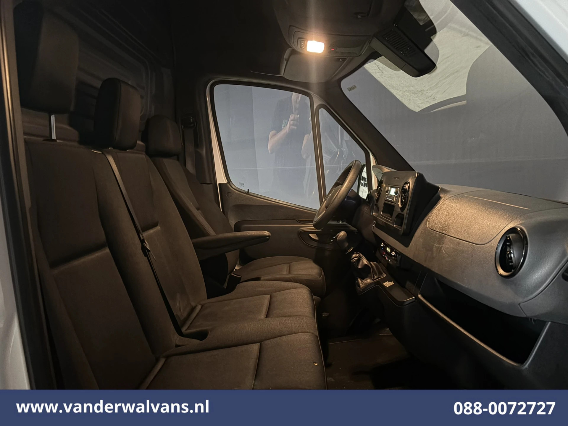 Mercedes-Benz Sprinter 2021 - 317 CDI 170pk L3H2 Euro6 Airco | 2800kg Trekhaak | Bijrijdersbank afbeelding 6