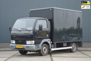 Nissan Cabstar 2003 - E 95.28-290 2.7TD Dhollandia Laadklep obrazek 1