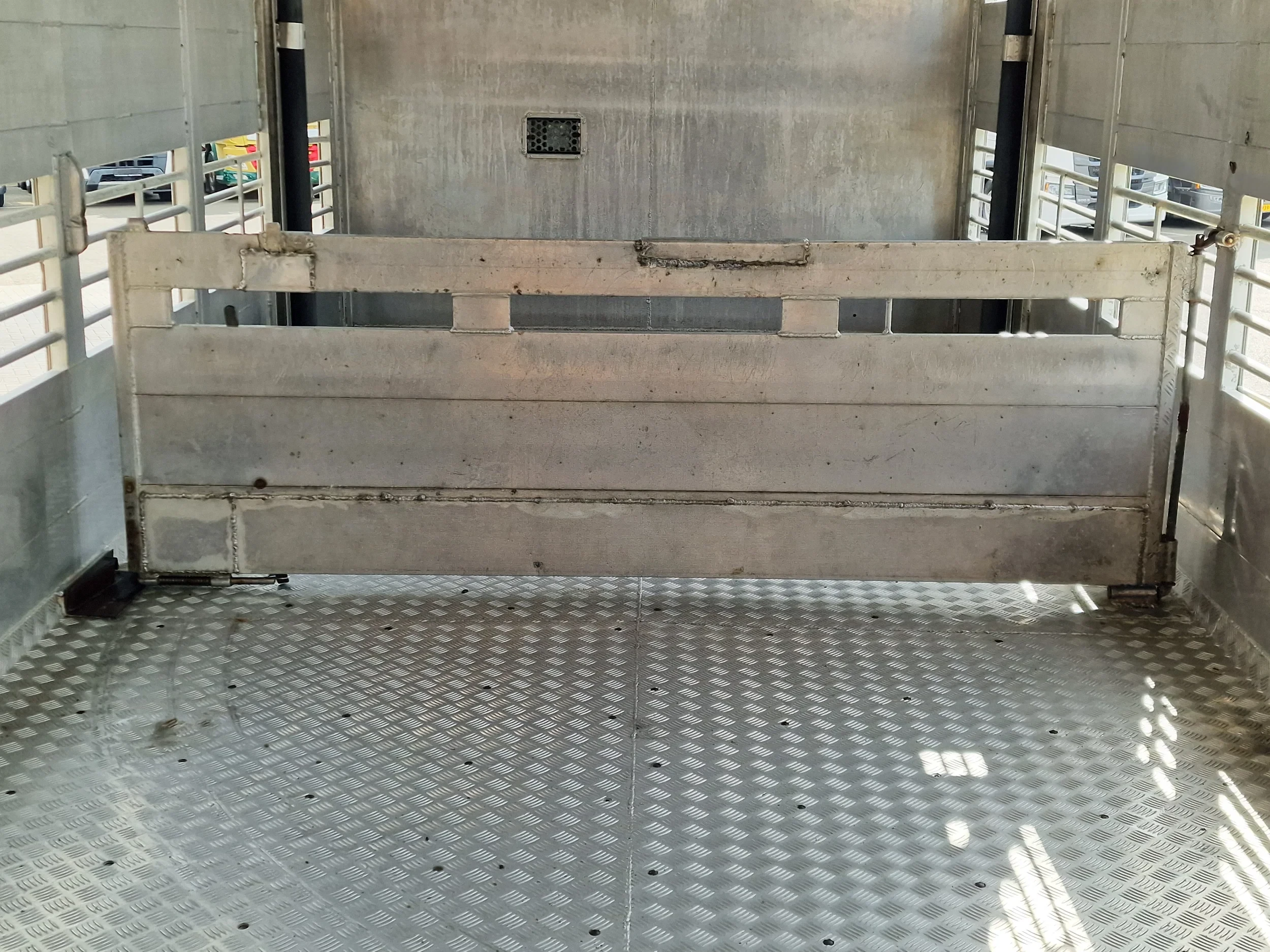 Scania G 2002 - 114G - 8X4 - 3 deck - double ramp - steel / air afbeelding 33