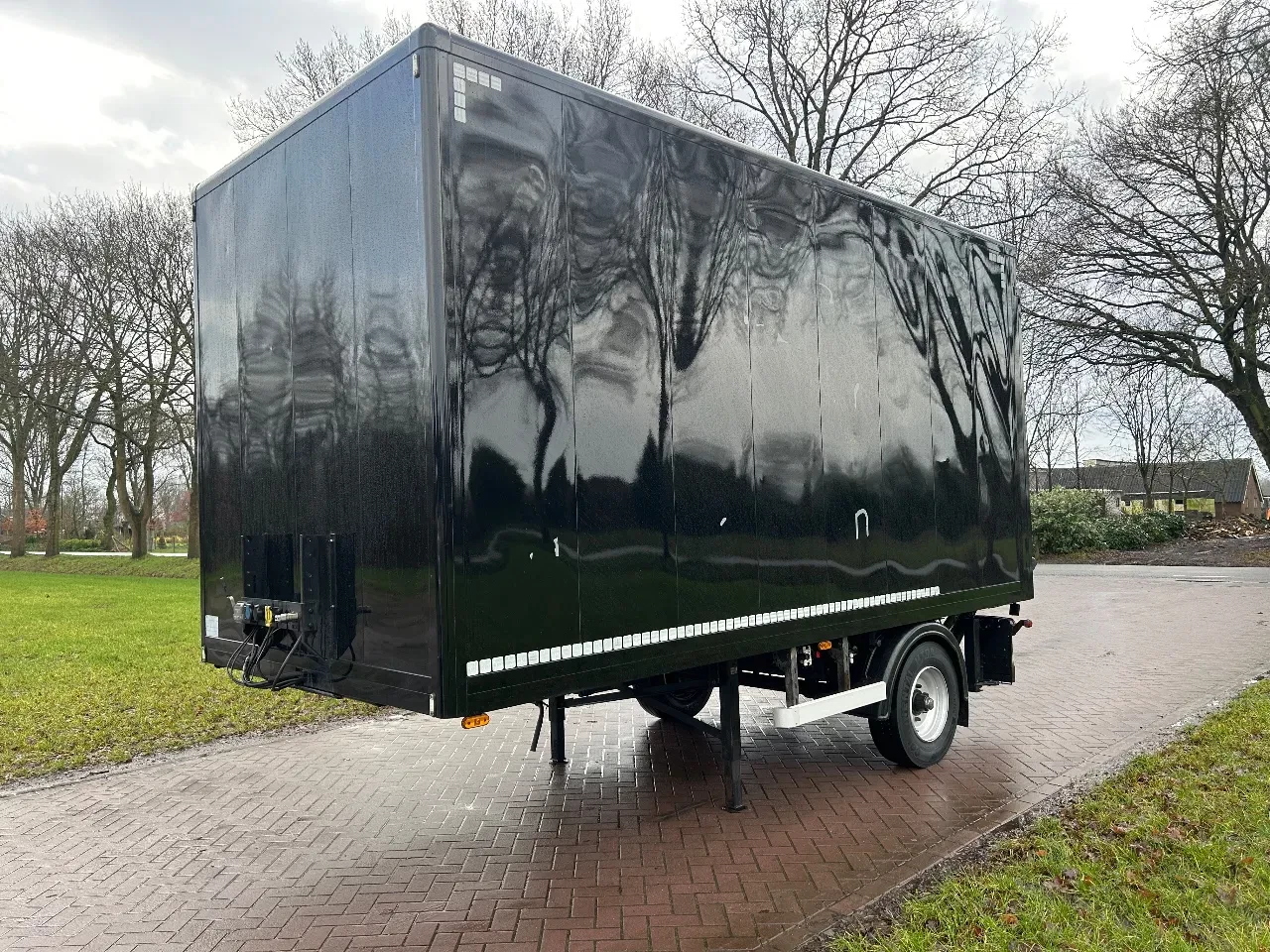 HE-WA 2015 - Be oplegger 5.1 ton gesloten met laadklep 1000 kg obrázek 4