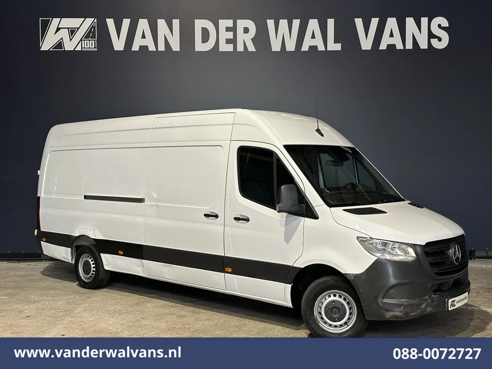 Mercedes-Benz Sprinter 2022 - 317 CDI 170pk L3H2 Euro6 Airco | Camera | Navigatie | Apple Carplay | Trekhaak | Stoelverwarming afbeelding 1