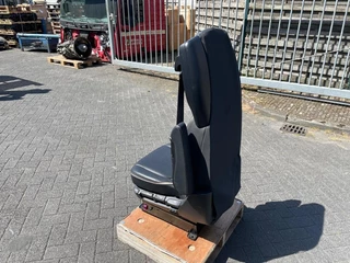 DAF N/A - 2296487 BESTUURDERSSTOEL MET DAF-LOGO immagine 5