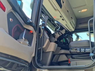 Scania S 2023 - 590S V8 NGS 6x4 - HIAB Multilift 24T - Like new - Retarder - Full air - Leather obrazek 9
