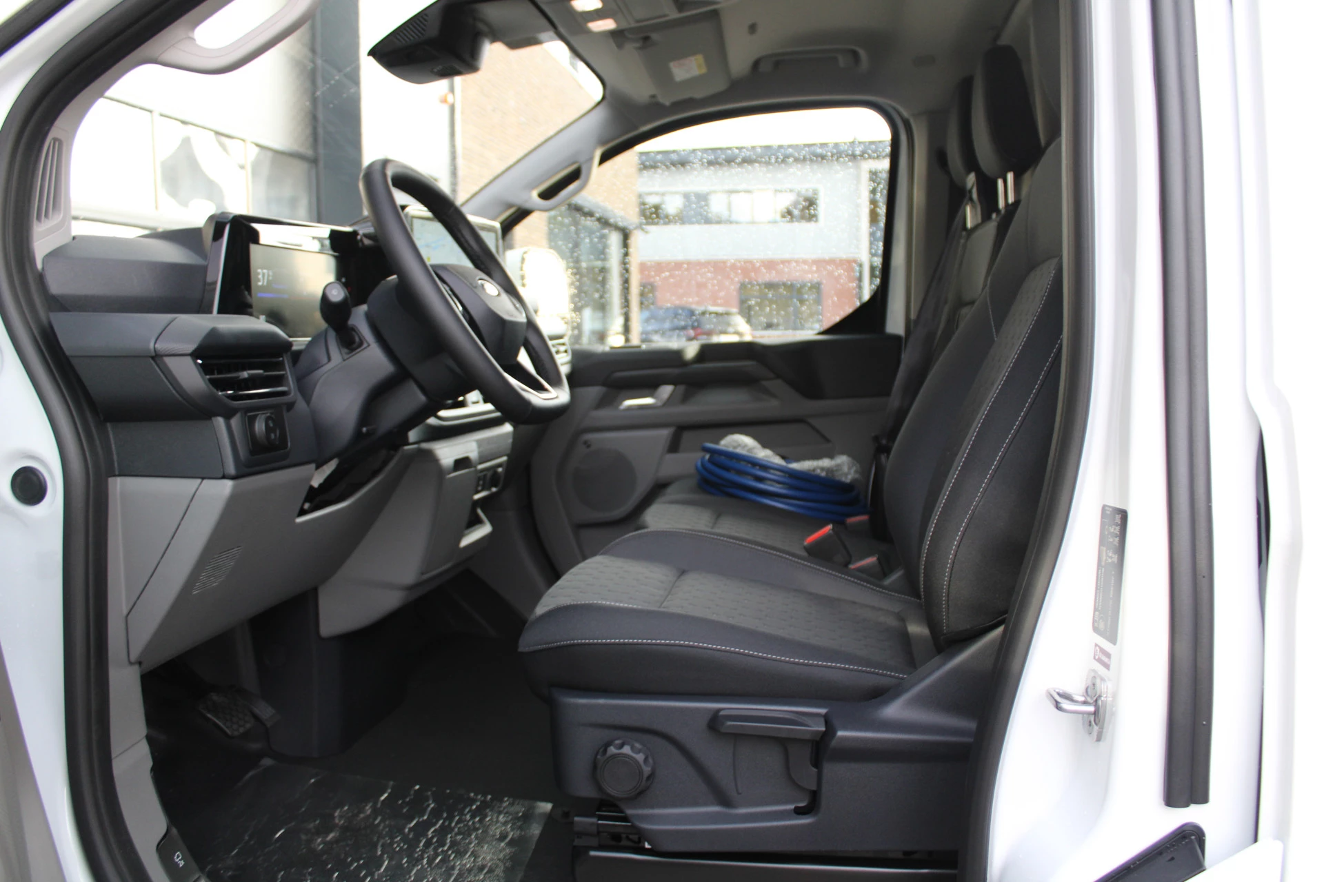 Ford E-Transit Custom 2025 - 340 L2H1 Limited 65 kWh 218pk - 2x Schuif - LED - 360 Camera - B&O - ACC - Navi - Stoel/Stuurverwarming - Rijklaar afbeelding 13