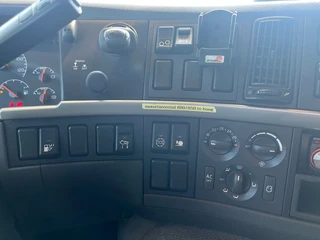Volvo FM 2005 - 9 6X2R obrazek 29