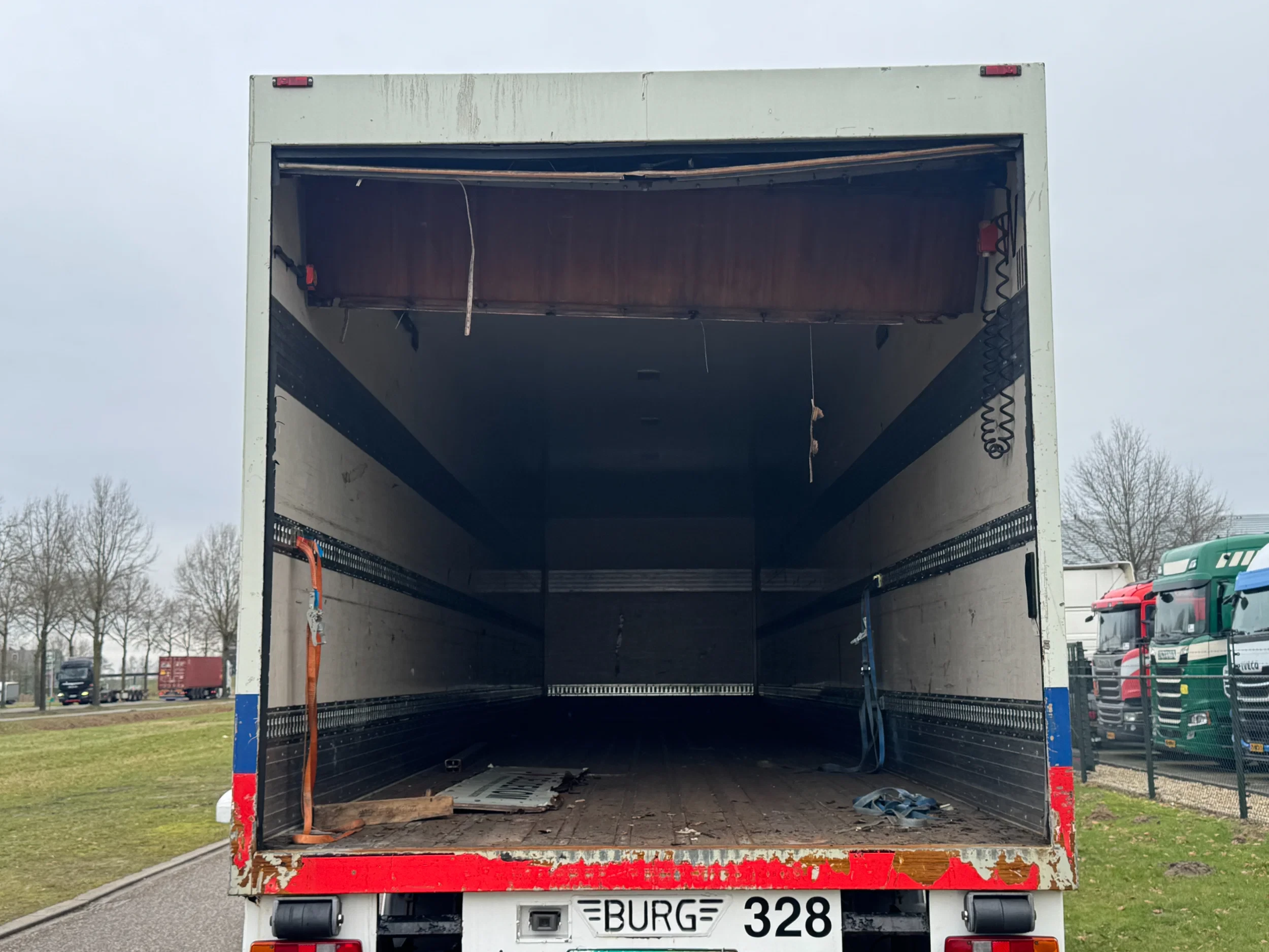 Burg BPO 12-18-GRNXX 2003 - Gesloten Trailer / Stuur-as / Roldeur Defect afbeelding 3