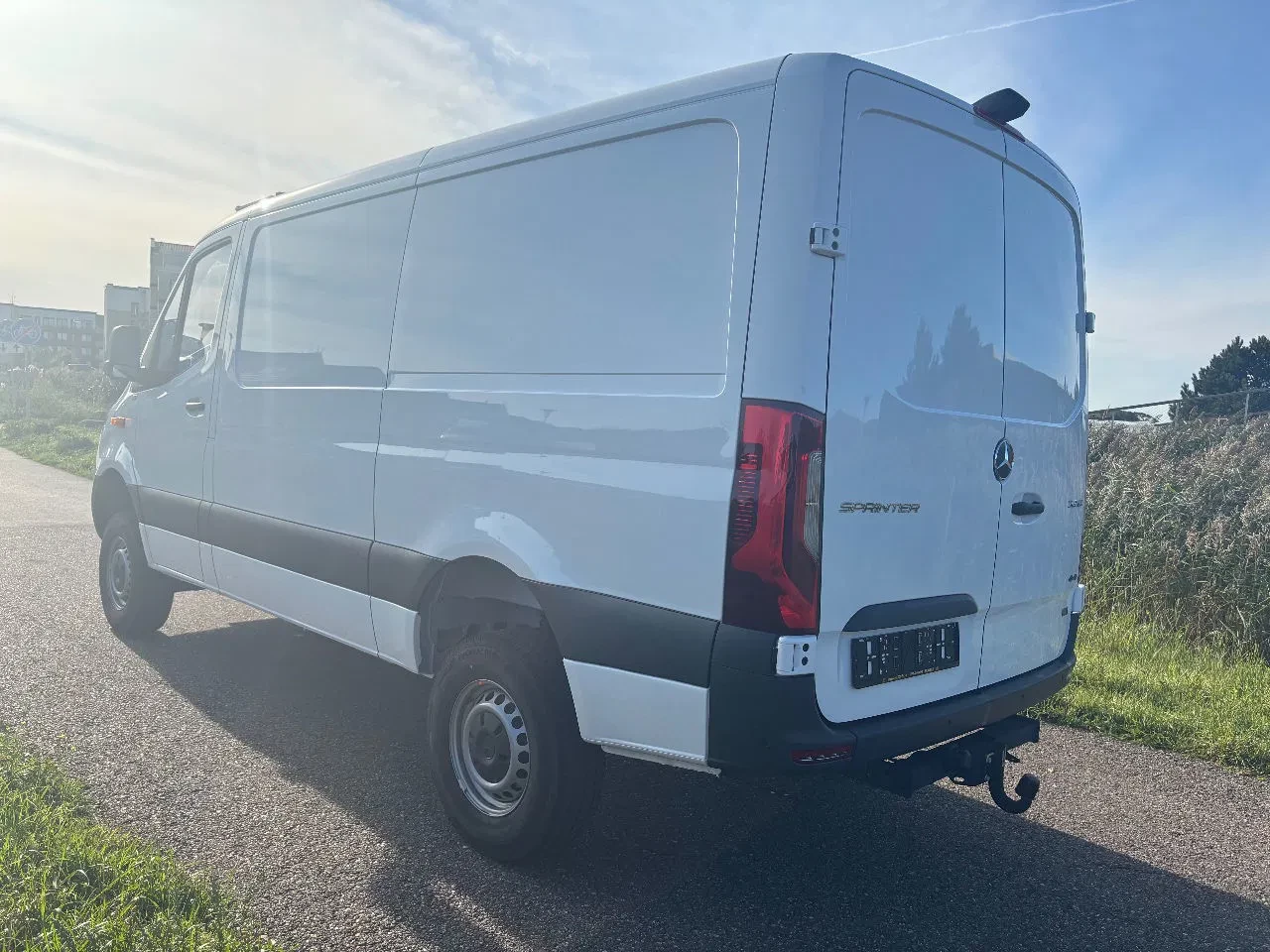 Mercedes-Benz Sprinter 2024 - 319CDI L2H1 4X4 Automaat Airco Camera Trekhaak Apple CarPlay NIEUW BPM VRIJ imagem 5