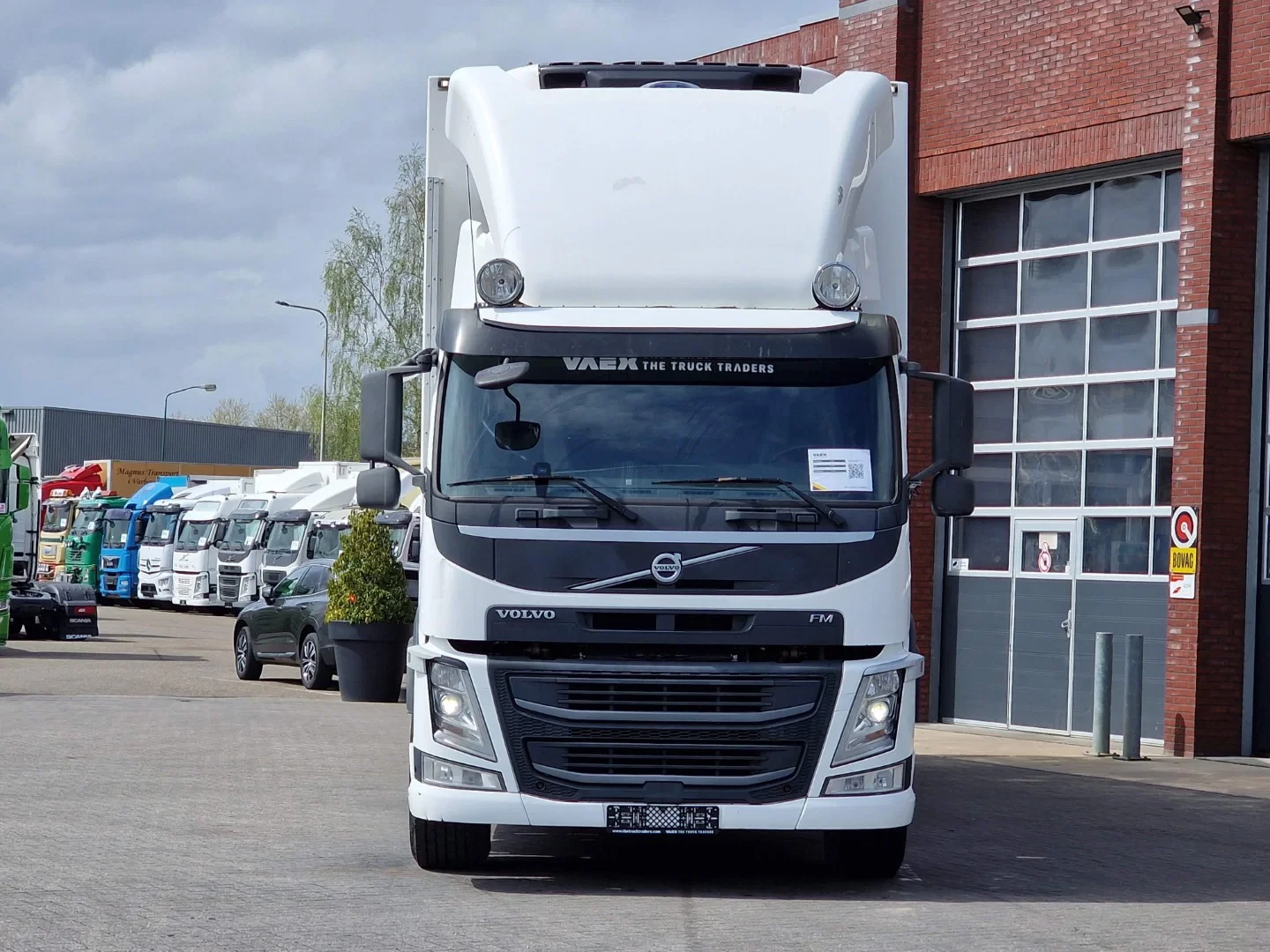 Volvo FM 2014 - 460 6x2 - Carrier 1250 Frigo - Full air - 5.60 WB - Loadlift - Euro 6 image 2