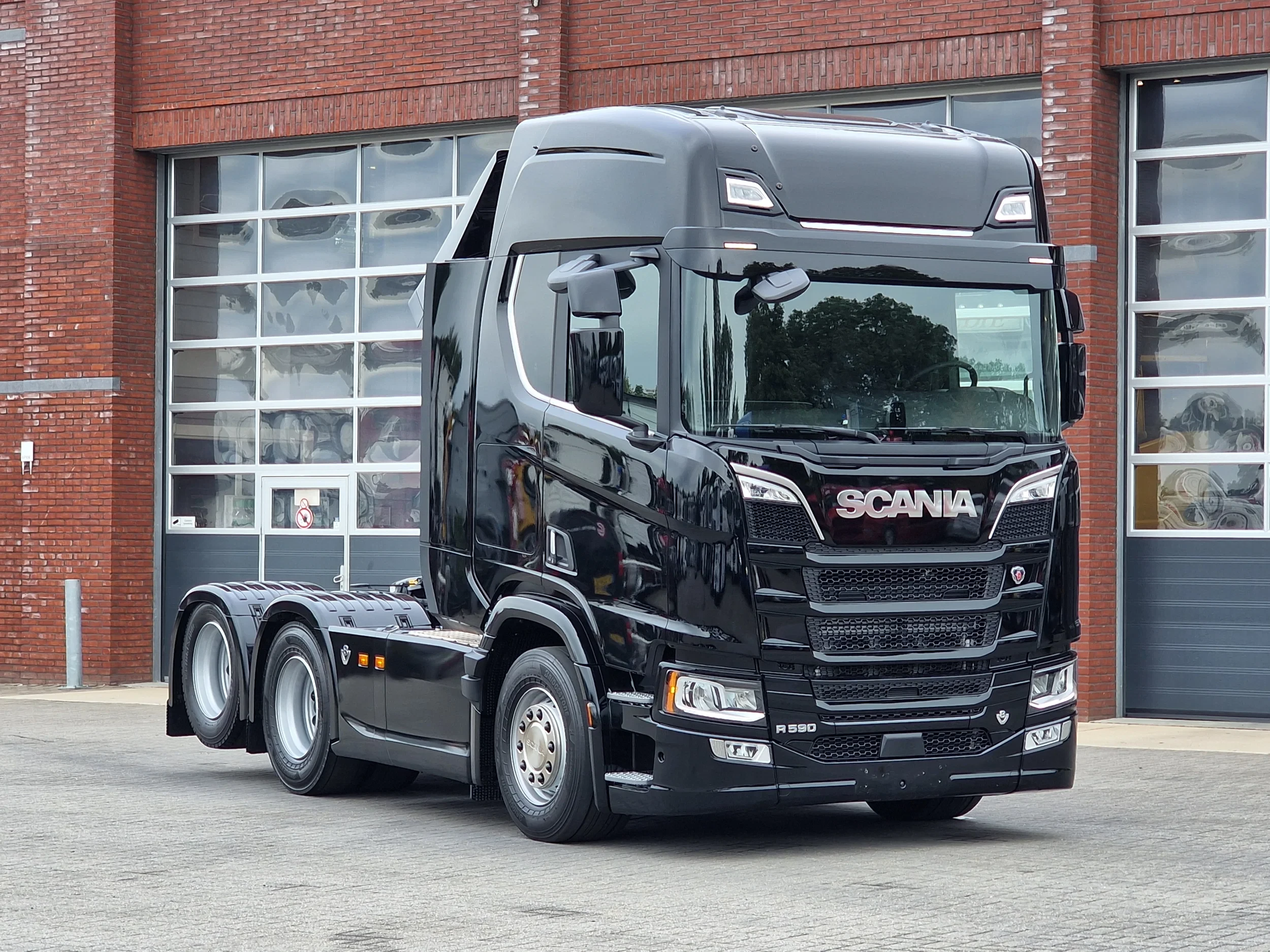 Scania R 2026 - R590 V8 NGS Highline 6x2 - New - Full spec - 2.95 WB - Retarder - Full air - Leather - NEW! afbeelding 1