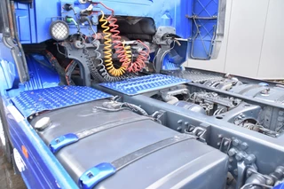 Scania R 2012 - R560 TL V8 6x2 - EURO 5 - RETARDER - EXHAUST PIPE - LEATHER SEATS - SLIDING FIFTH WHEEL - 2 x FUEL TANKS - XENON - image 7