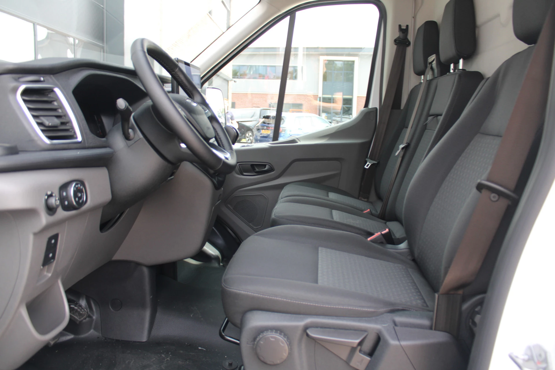Ford Transit 2024 - 350 2.0 TDCI L3H2 Trend 130pk - Facelift - 2x Schuifdeur - 360 Camera - Trekhaak - ACC - Stoel & Stoelverwarming - Blind Spot - Navi - 270gr deuren - Rijklaar imagen 15