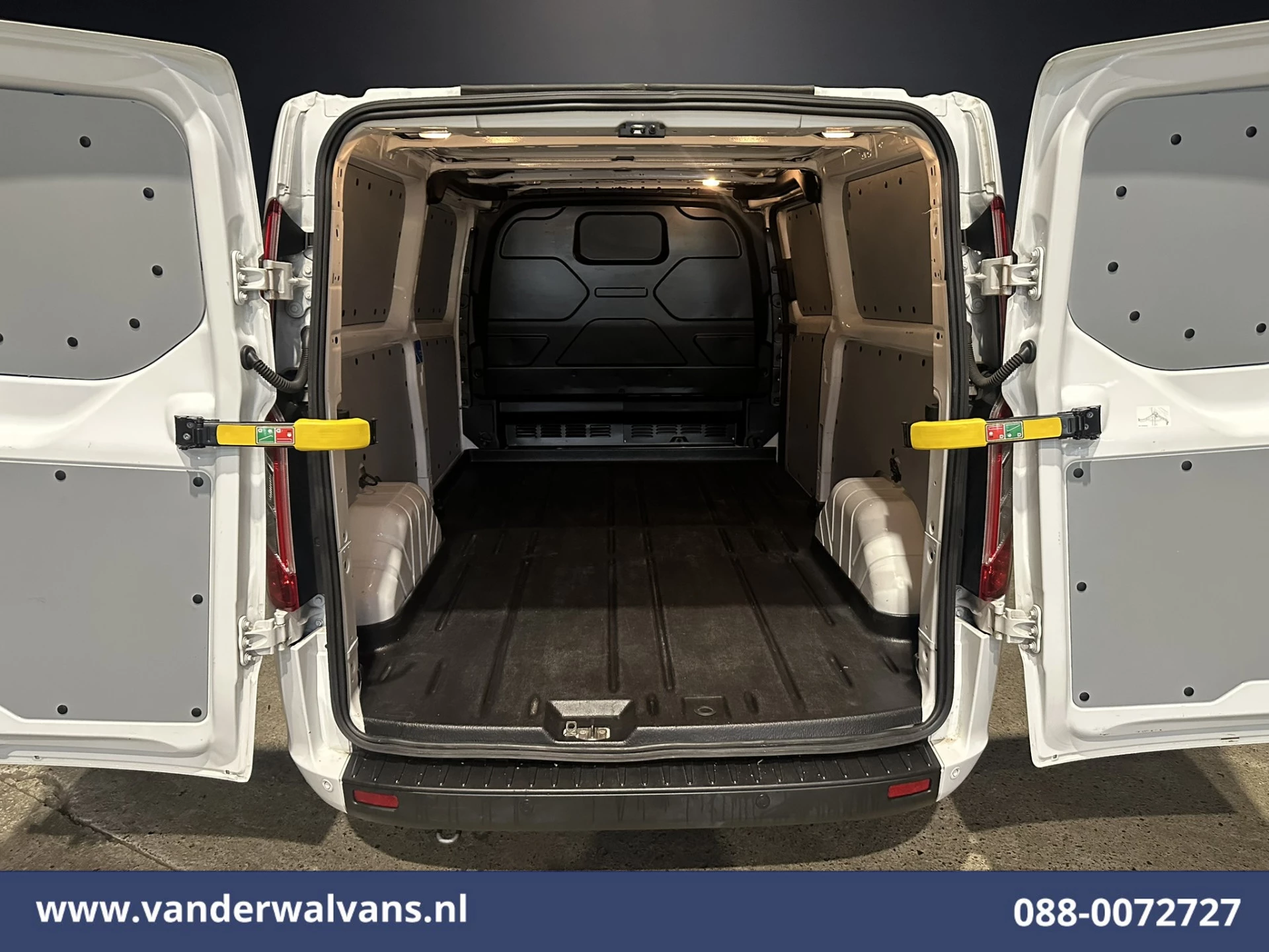Ford Transit Custom 2023 - 2.0 TDCI 131pk L2H1 Euro6 Airco | Apple Carplay | Stoelverwarming | LED | Cruisecontrol zdjęcie 12