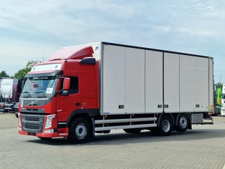 Volvo FM 2018 - 370 Globetrotter 6x2*4 - Box with sidedoors - Loadlift - Full air - Euro 6 obrazek 3
