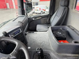 Scania P 2005 - P380 / ENGINE RUNNING / 6X4 / 2XBIG AXLE / FULL-STEEL / DRUM BRAKES / MANUAL / EURO-3 / 2005 obrazek 19