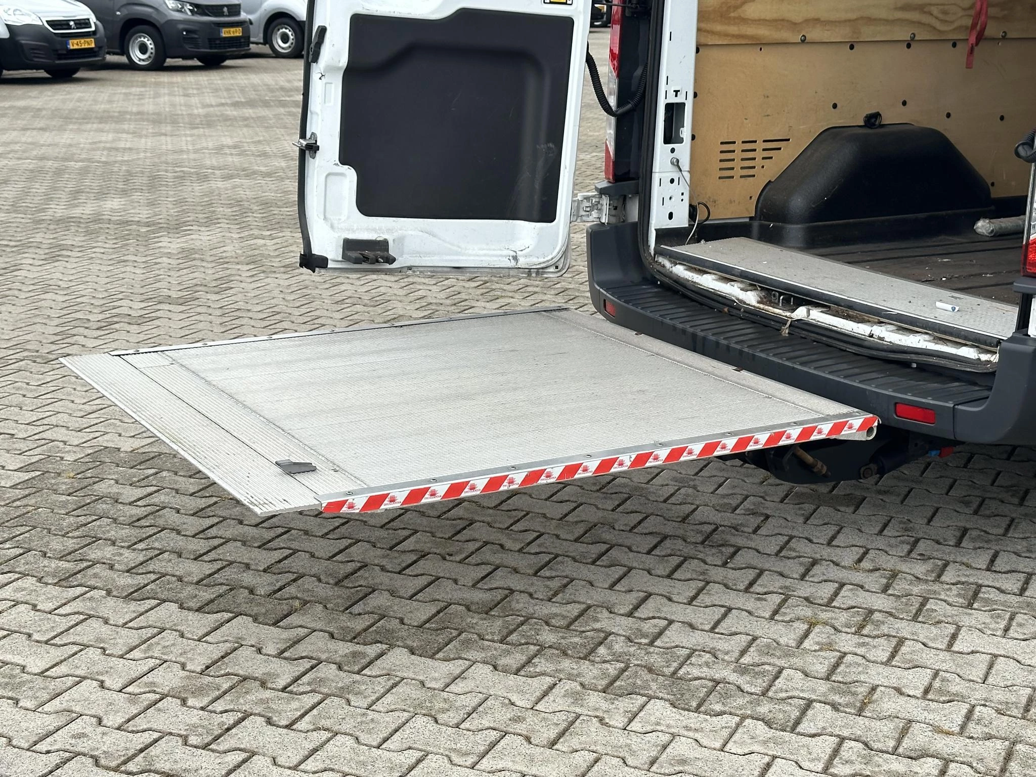 Ford Transit Bus 2015 - 350 2.2 TDCI L2H3 laadklep imagen 5