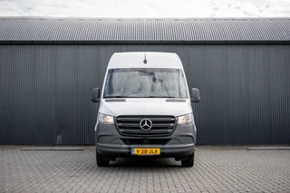 Mercedes-Benz Sprinter 2023 - **317 CDI L2H2 | Automaat | 3-Zits | Camera | Carplay | Mbux | Climatronic | Trekhaak** afbeelding 3 miniatuur