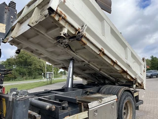 DAF CF 75.250 2005 - CF 75.250 4x2 Tipper with HMF-1060 Euro 3 obrazek 5