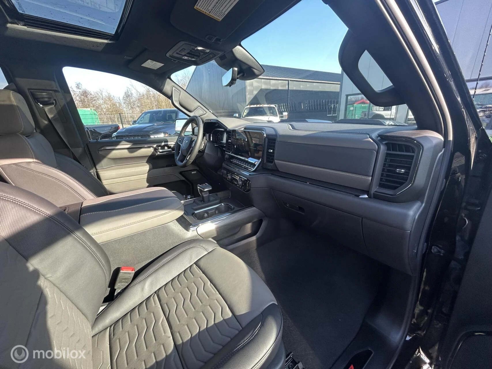 Chevrolet Silverado 2024 - USA ZR2 6.2 V8 image 27