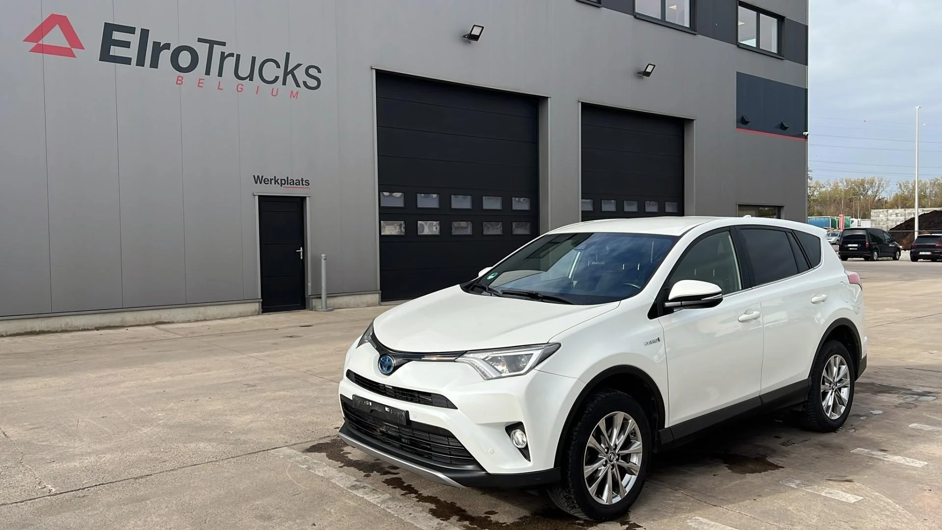 Toyota RAV4 2017 image 1