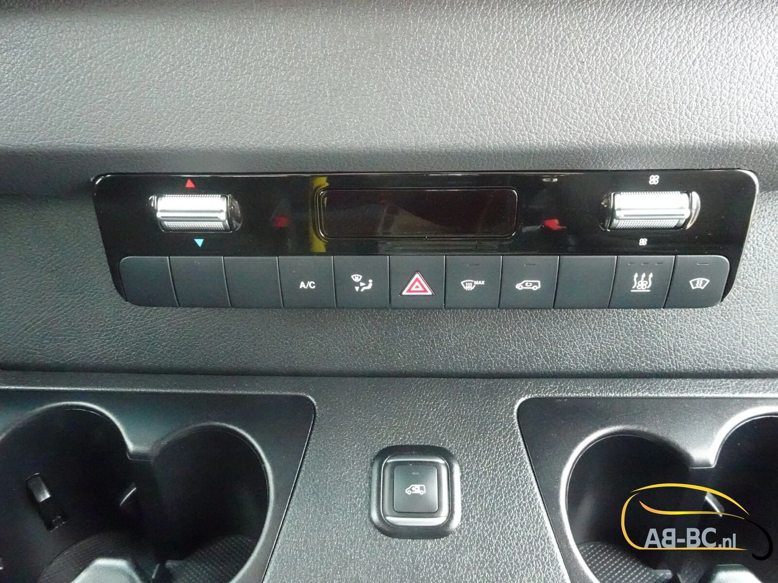 Mercedes-Benz eSprinter - 17 Seats Electric Range: 465 km Bild 53