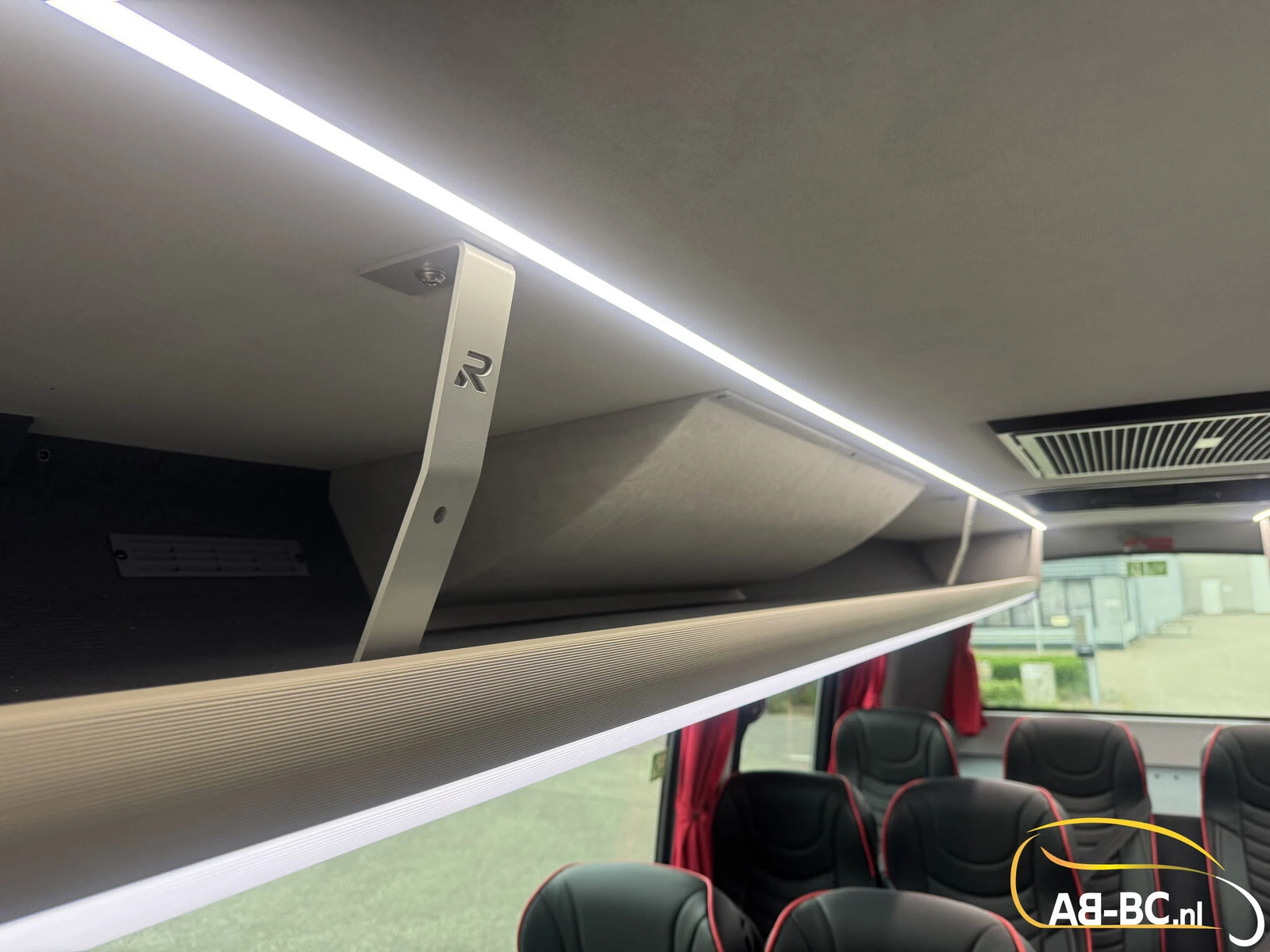 Iveco Rosero First Touring Electra, range 336 km, 24 Seats 2026 obrázek 47