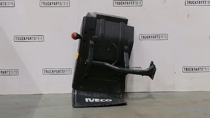 Iveco - Body & Chassis Parts Spatbord voor Li. Iveco zdjęcie 1