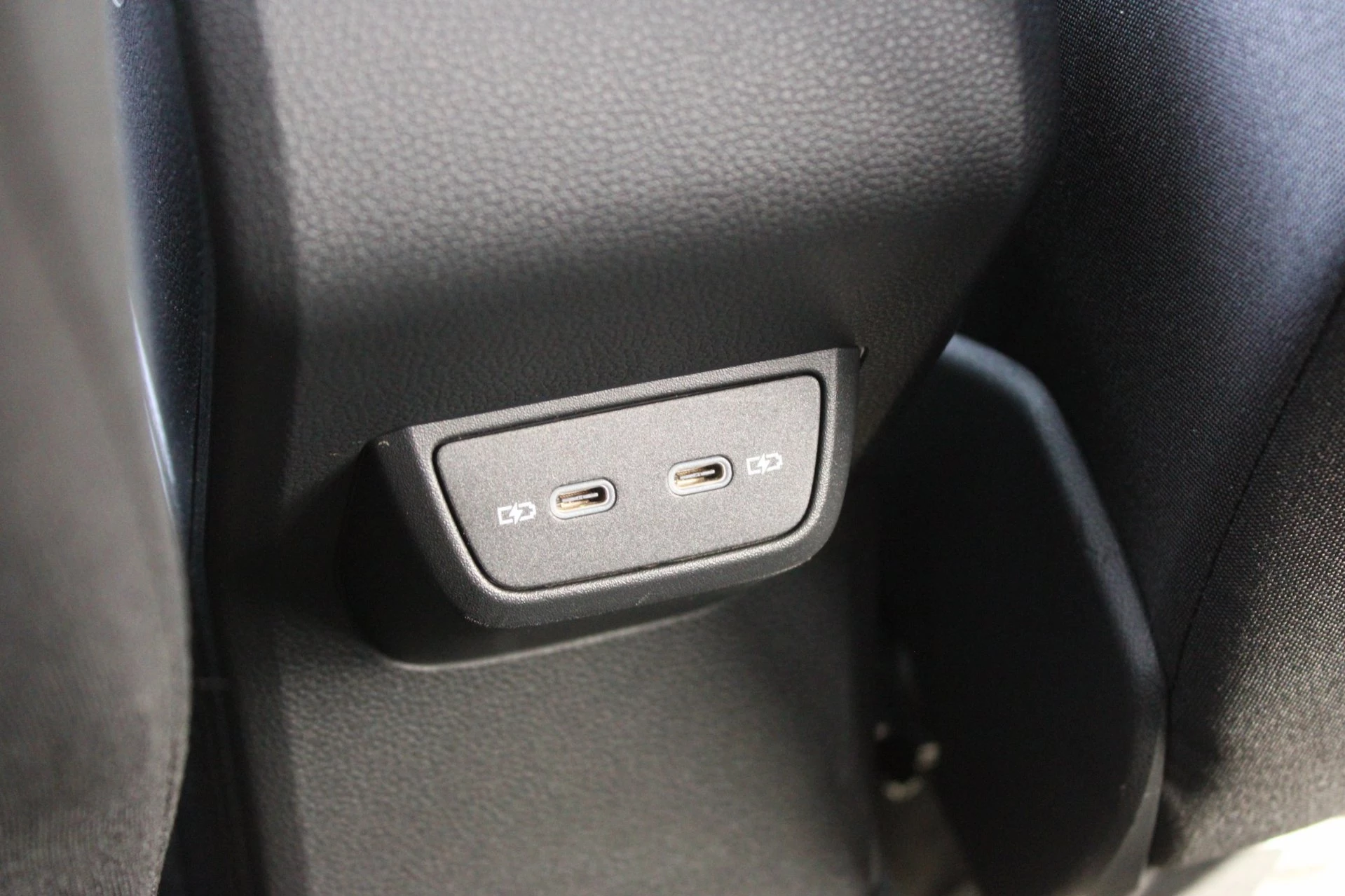Volkswagen Taigo 2022 - 1.0 TSI Style Automaat Panodak Carplay Keyless Stoelverwarming VisualGreen afbeelding 32