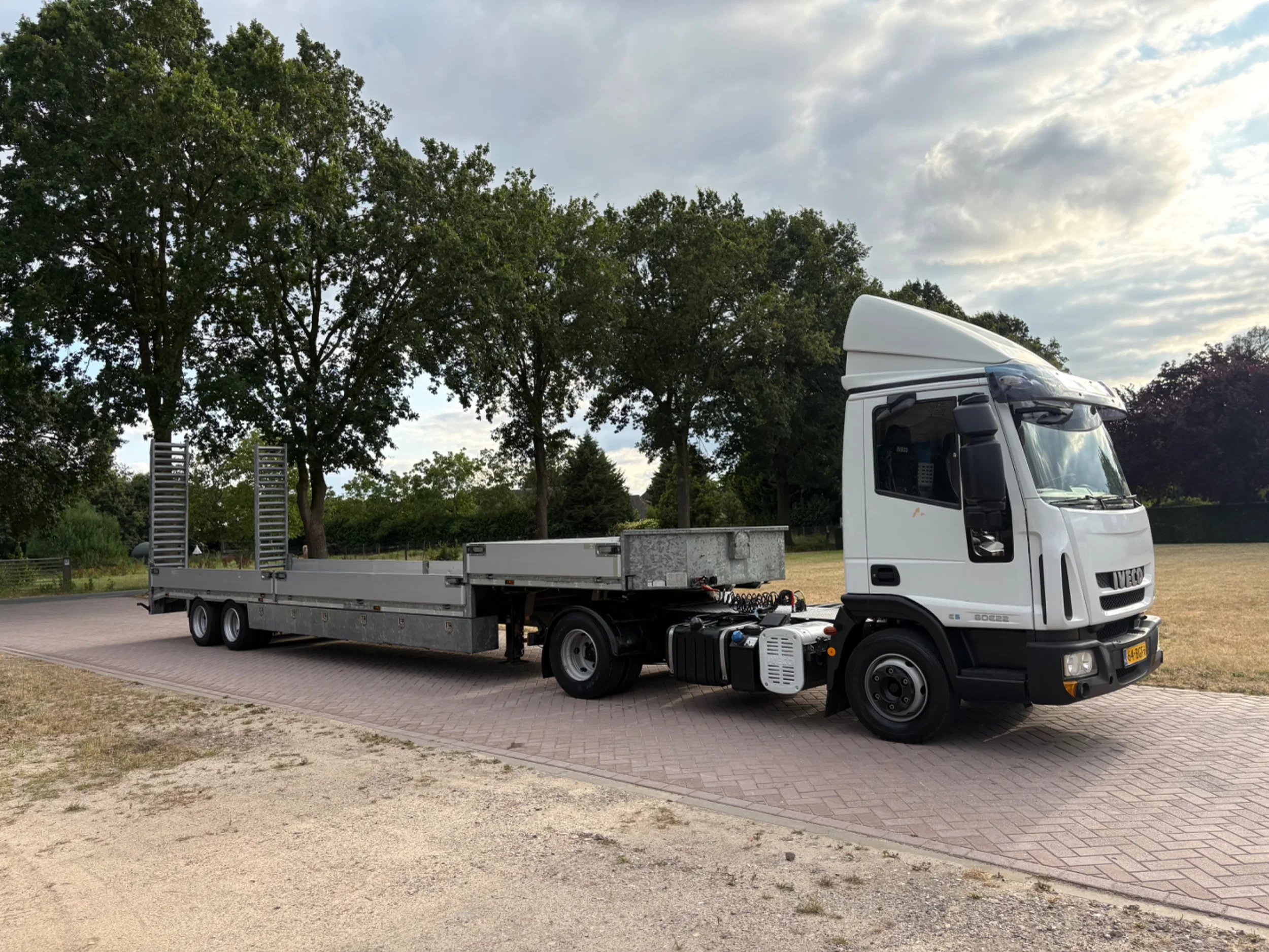 Iveco Eurocargo 2010 - 80 trekker 18 ton - oplegger semi dieplader 16 ton afbeelding 2