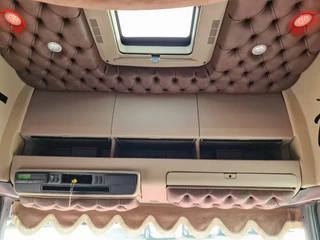 Scania T 2017 - T730 V8 Longline 6x2 - Show truck - Custom in- and exterior - New paint - New interior bild 22