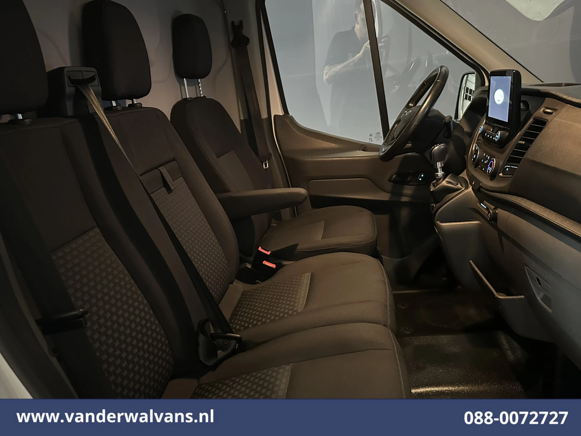 Ford Transit 2021 - 2.0 TDCI 131pk L3H2 Euro6 Airco | Camera | Navigatie | Apple Carplay | LED | Cruisecontrol obrázek 9
