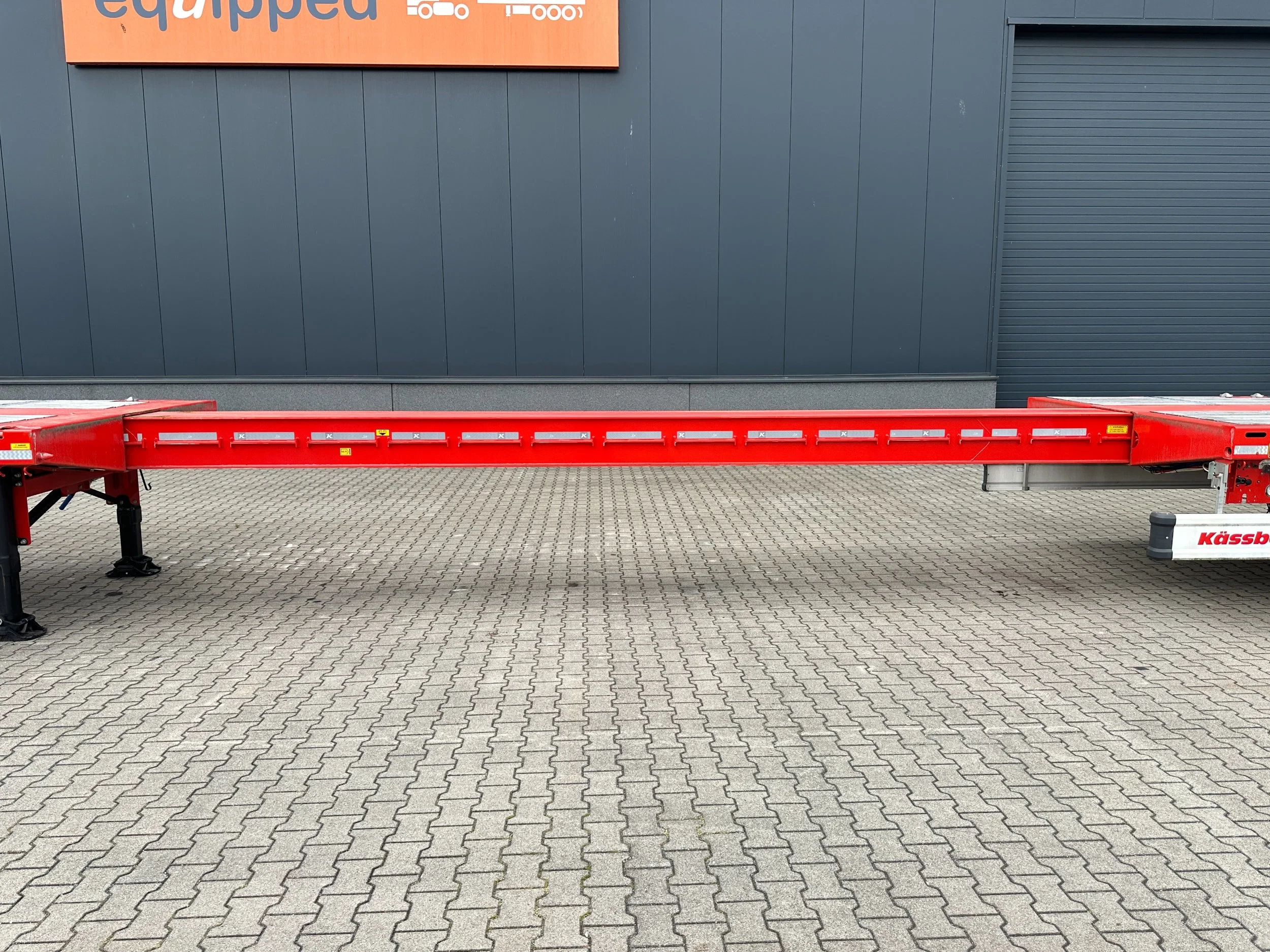 KAESSBOHRER 2026 - new and unused Heavy-Duty flatbed / 690cm extendable / steering axle / lift axle / twistlocks / timberstakes / NL-trailer / APK: 04-2027 obrázek 19