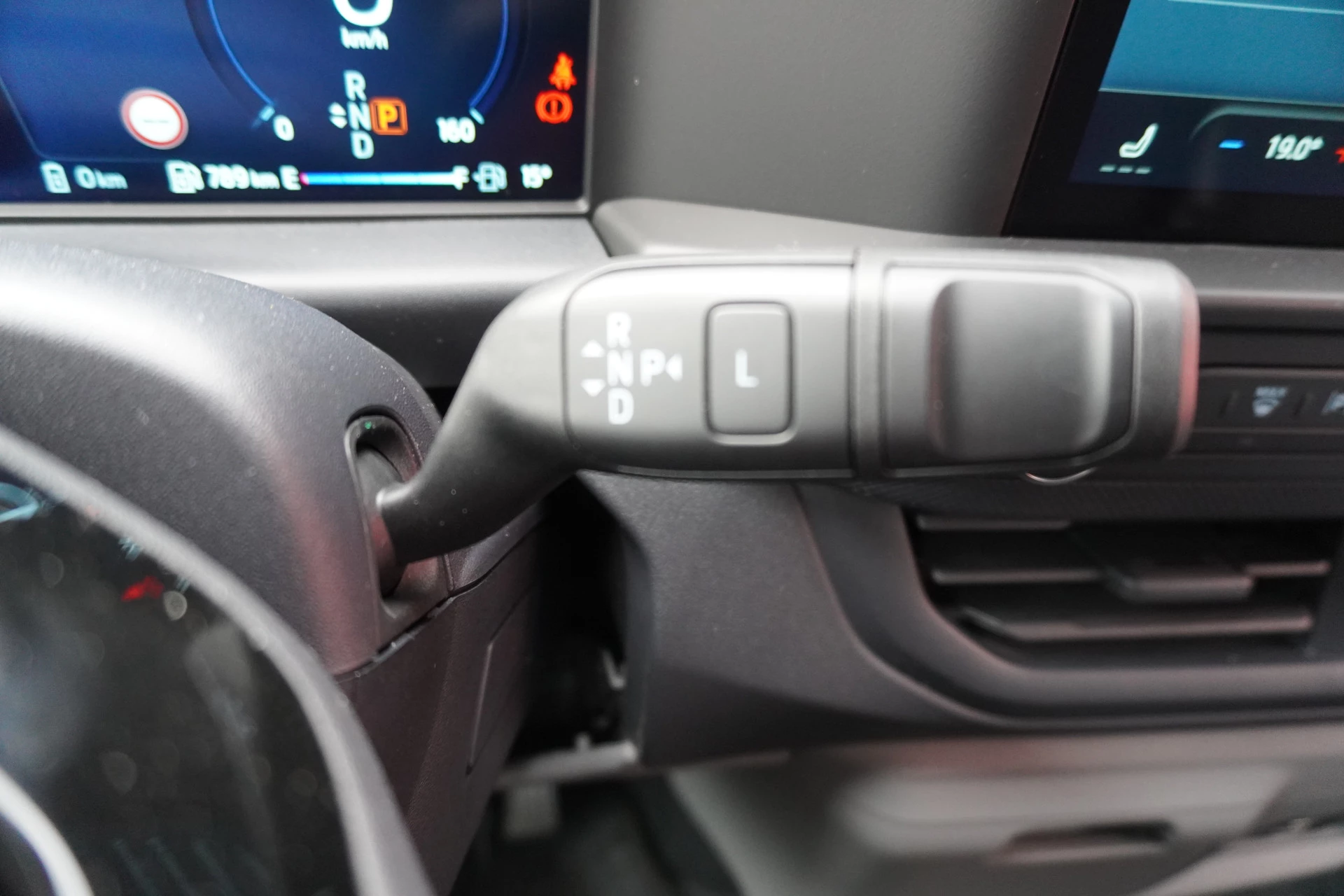 Ford Transit Custom 2026 - 340L 2.5 PHEV 233PK L2H1 Trend 9 Persoons PHEV Automaat obrázek 27