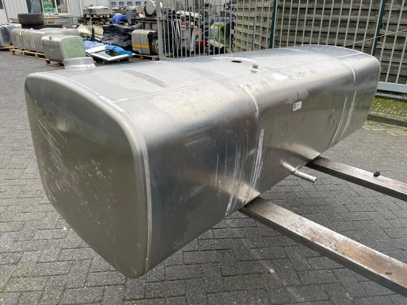 DAF 2024 - 2198106 BRANDSTOFTANK 690 LTR (199.5X67.5X58 CM) imagen 5