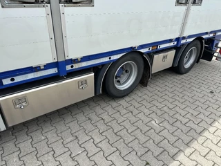 Floor N/A 2021 - zeer mooie AXD.330 3-assige aanhanger met alu zijborden, rongpotten, liftas, geschoopeerd, NL-aanhanger obrazek 28