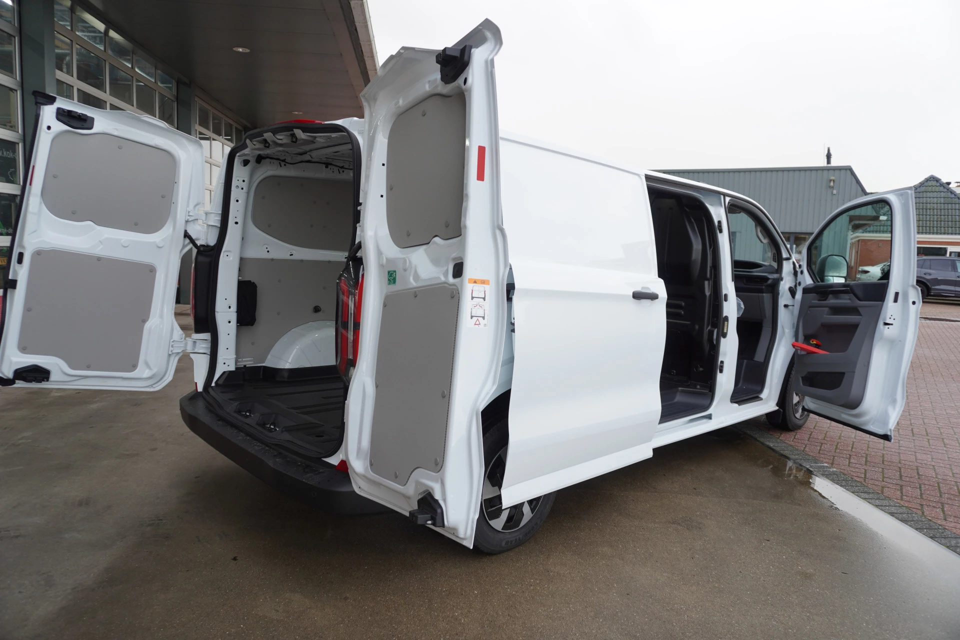 Ford E-Transit 2025 - Cust. 340 L2H1 136PK Trend 65 kWh Elektrisch obrázek 5