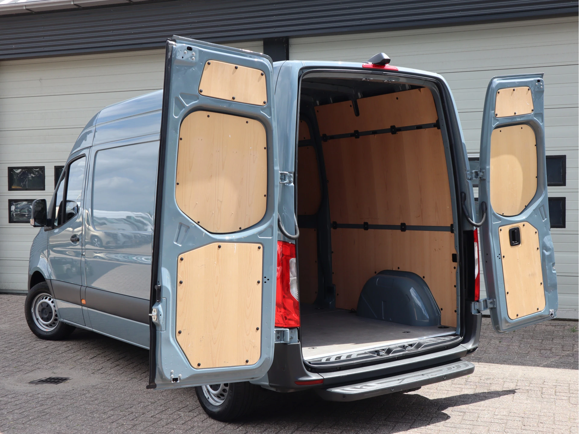 Mercedes-Benz Sprinter 2024 - 315 CDI 150 pk L2H2 Mbux - Camera - Bankje afbeelding 6