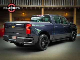 Chevrolet Silverado 2024 - USA High Country Black Edition 6.2 V8 420 PK, obrazek 15