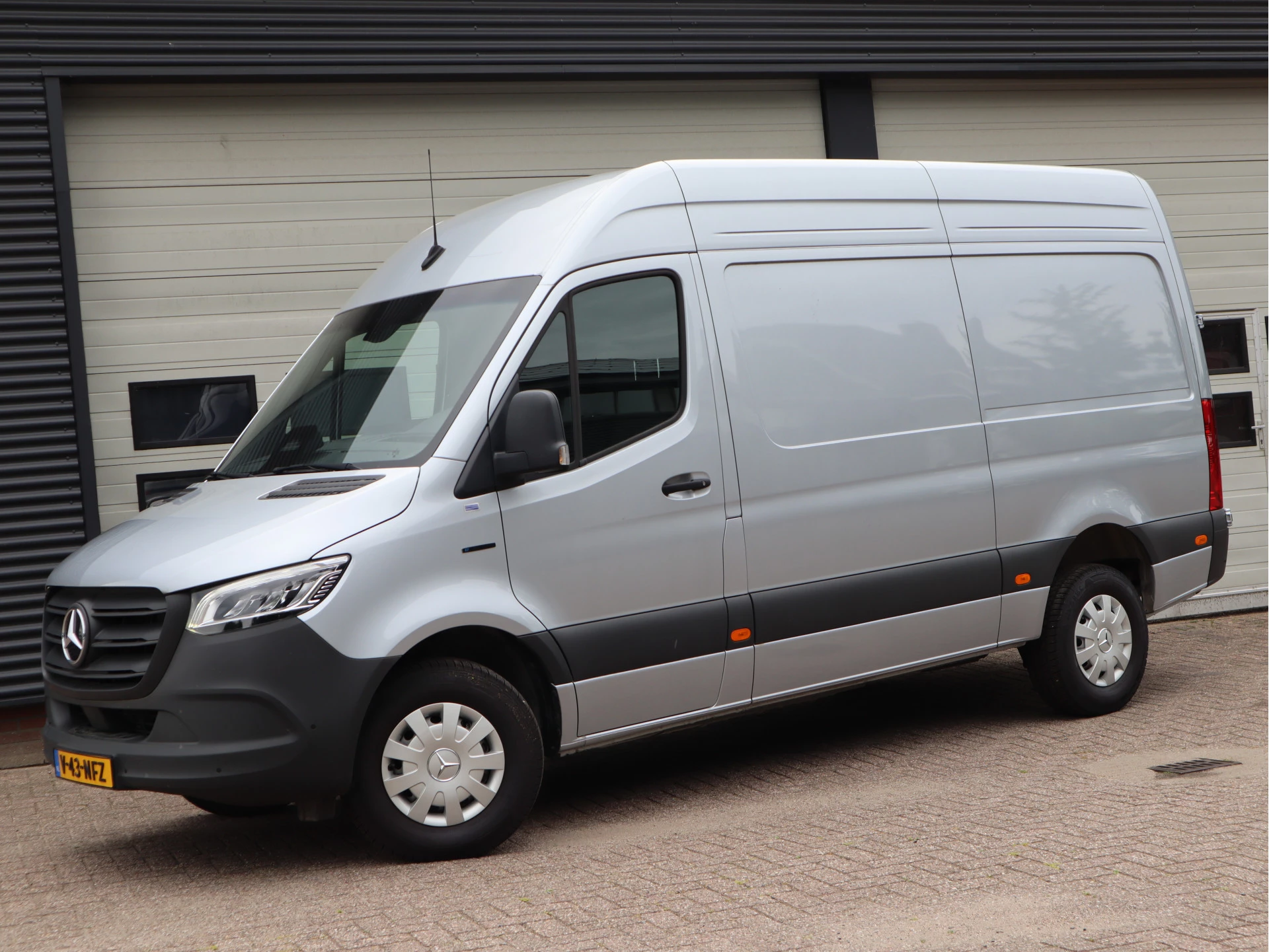 Mercedes-Benz eSprinter 2024 - 314 L2H2 Accu 56 kWh RWD WLPT 181 km - New Model - Snel laden - LED - Vol Opties zdjęcie 4