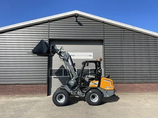 Giant G2700 TELE HD+ minishovel NIEUW €835 LEASE 2025 afbeelding 3 miniatuur