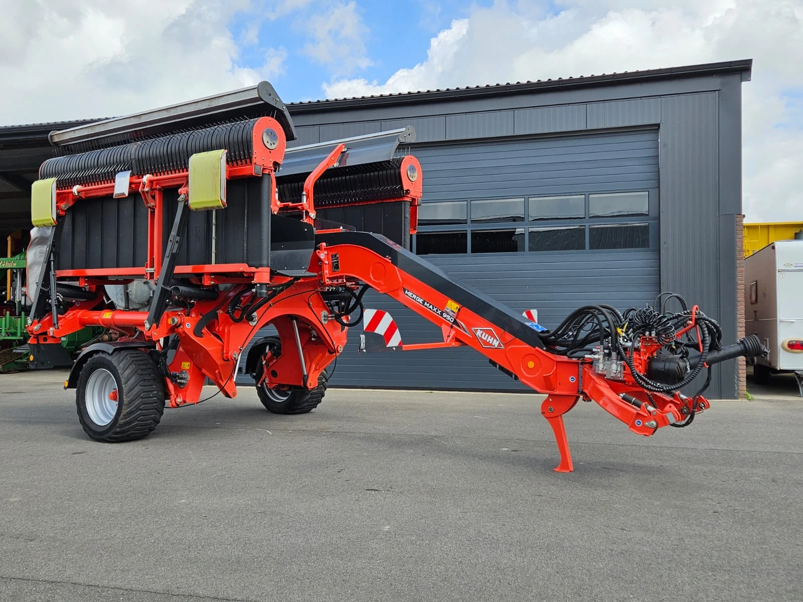 Kuhn 2020 - MERGE MAXX 950 Bandenhark afbeelding 1