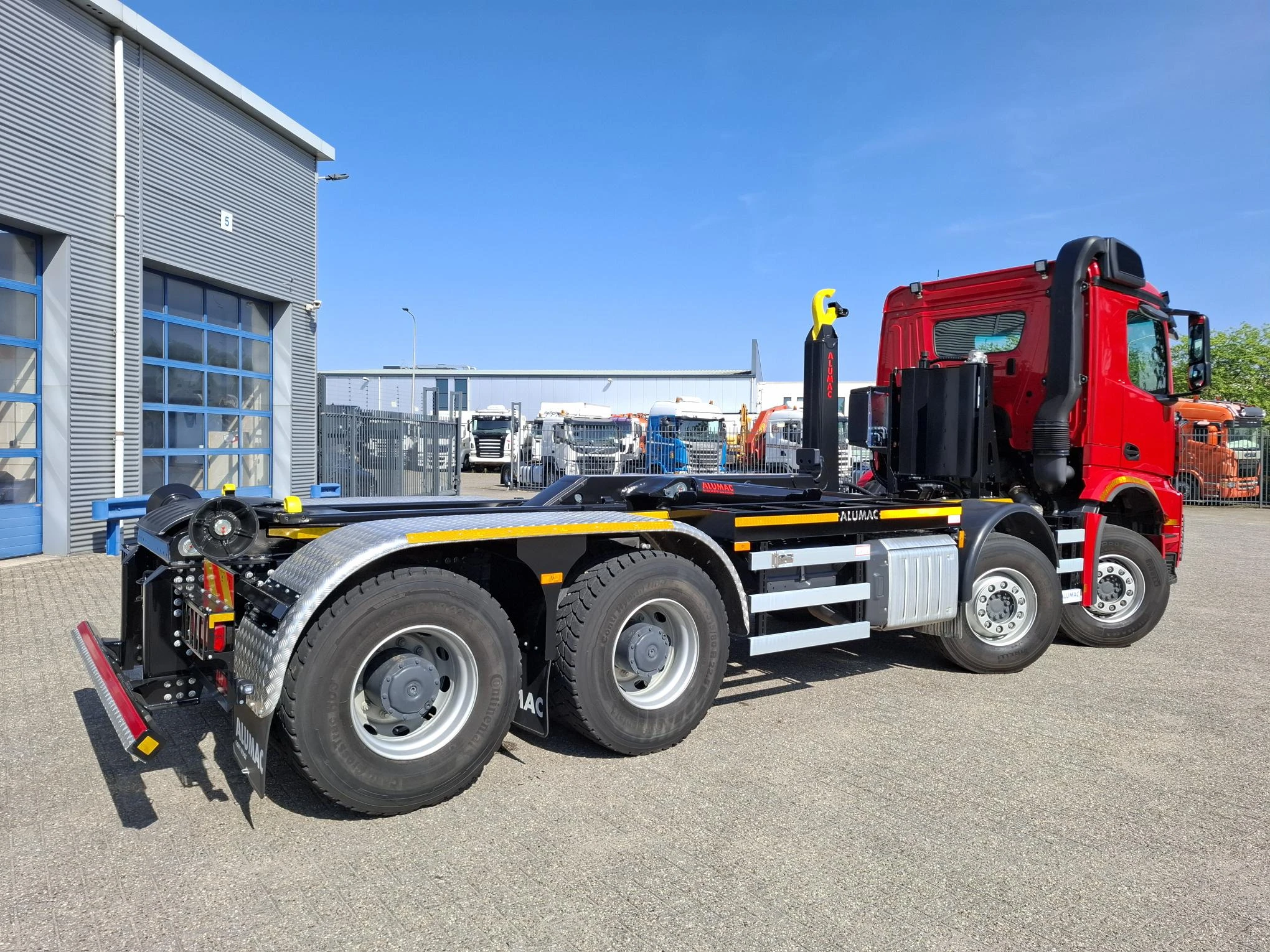 Mercedes-Benz Arocs 3242 2024 - / 8X4 / HIAB 25TON HOOKLIFT / !! 35539 KM!! / TOP CONDITION / BIG AXLE / FRIDGE / SMART TACHO / AUTOMATIC / EURO-6 / 2024 immagine 8