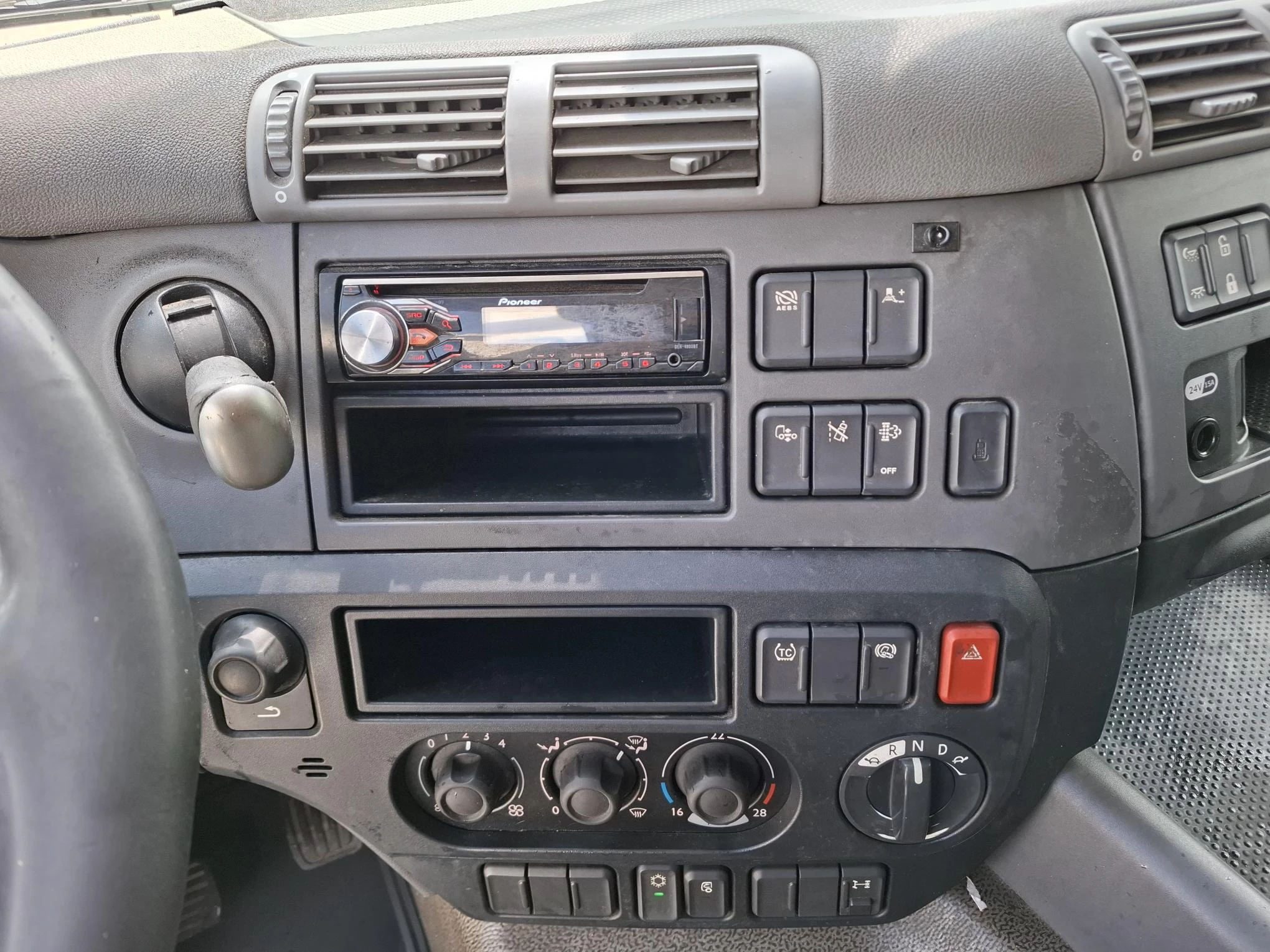 DAF 400 2016 - CF / DEB / ONLY:616873 KM / ACC / LWDS / AUTOMATIC / EURO-6 / 2016 immagine 16