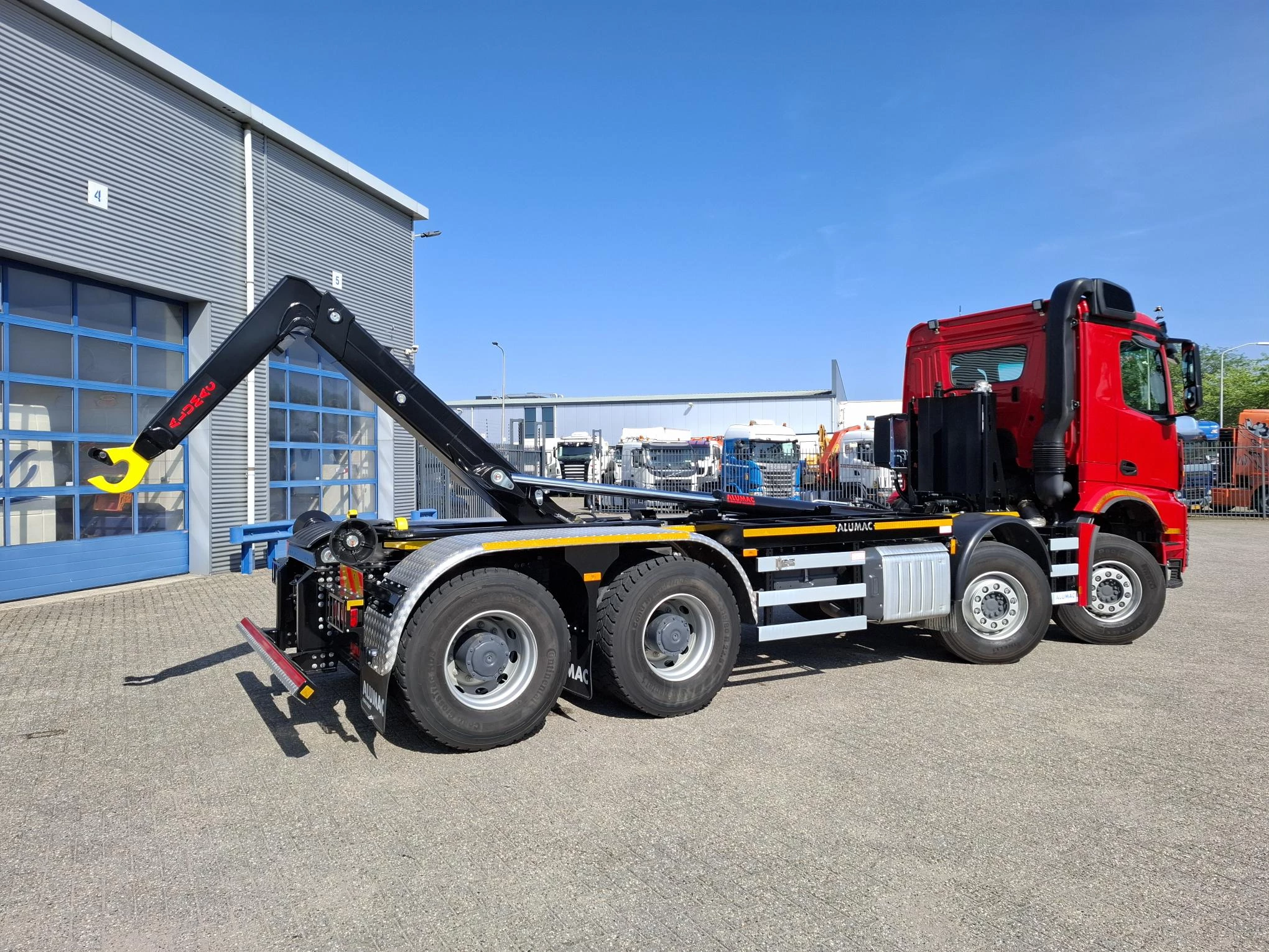 Mercedes-Benz Arocs 3242 2024 - / 8X4 / HIAB 25TON HOOKLIFT / !! 35539 KM!! / TOP CONDITION / BIG AXLE / FRIDGE / SMART TACHO / AUTOMATIC / EURO-6 / 2024 immagine 10