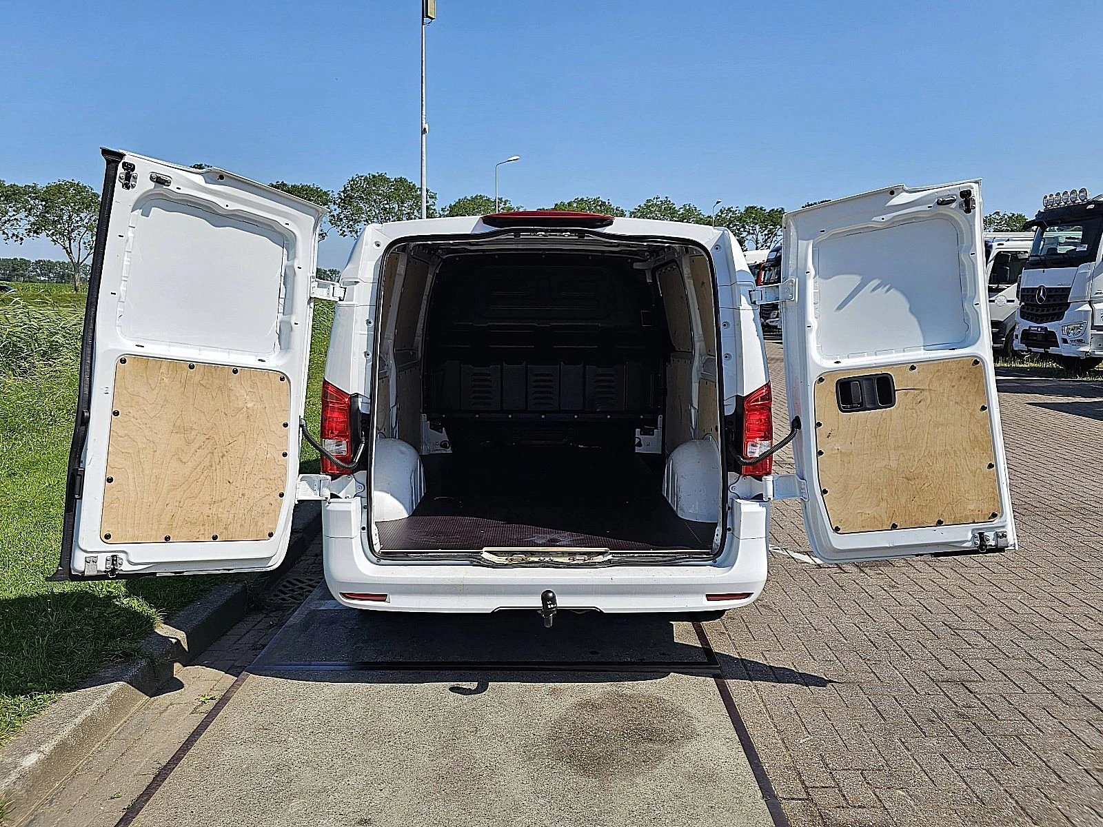 Mercedes-Benz Vito 2024 - 114 image 12