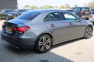 Mercedes-Benz A-Class 2021 - 180 AUT7 Luxury Line LEDER SFEER WIDESCREEN CAMERA image 7