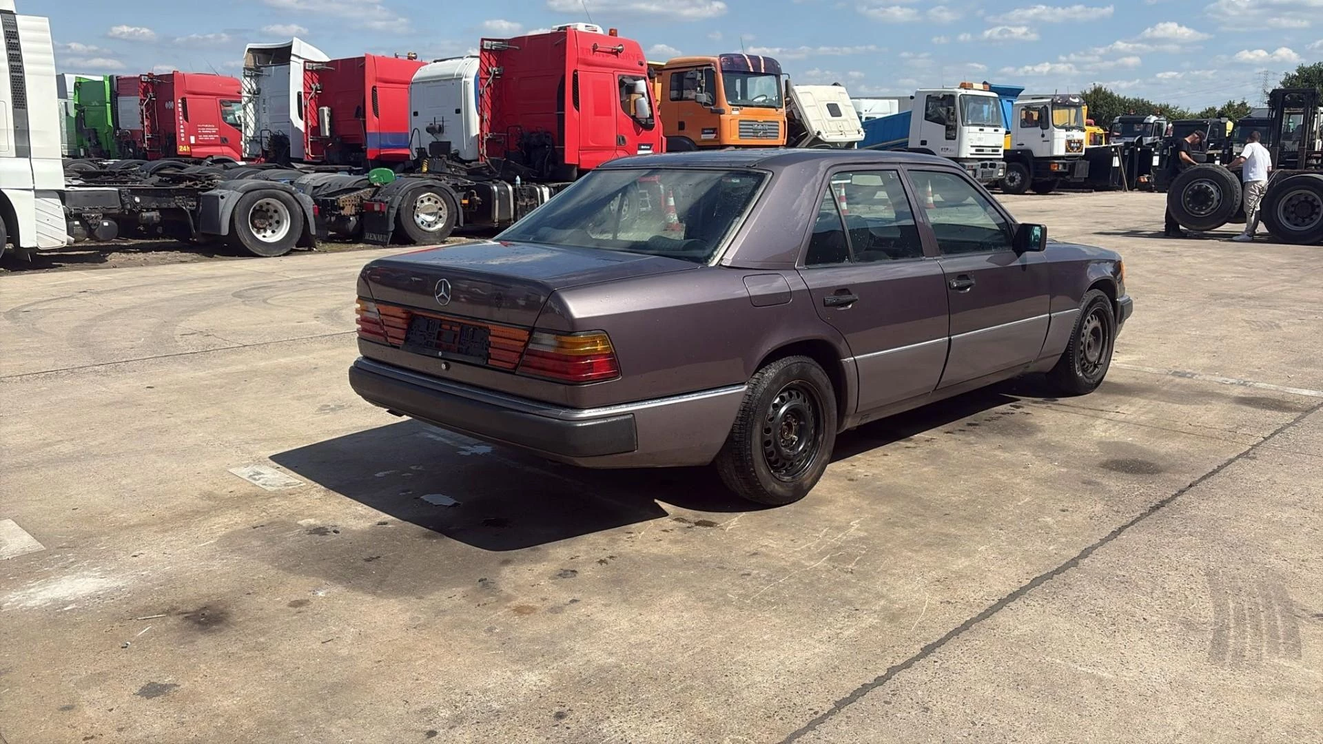 Mercedes-Benz E-Class 1990 - E200 zdjęcie 5