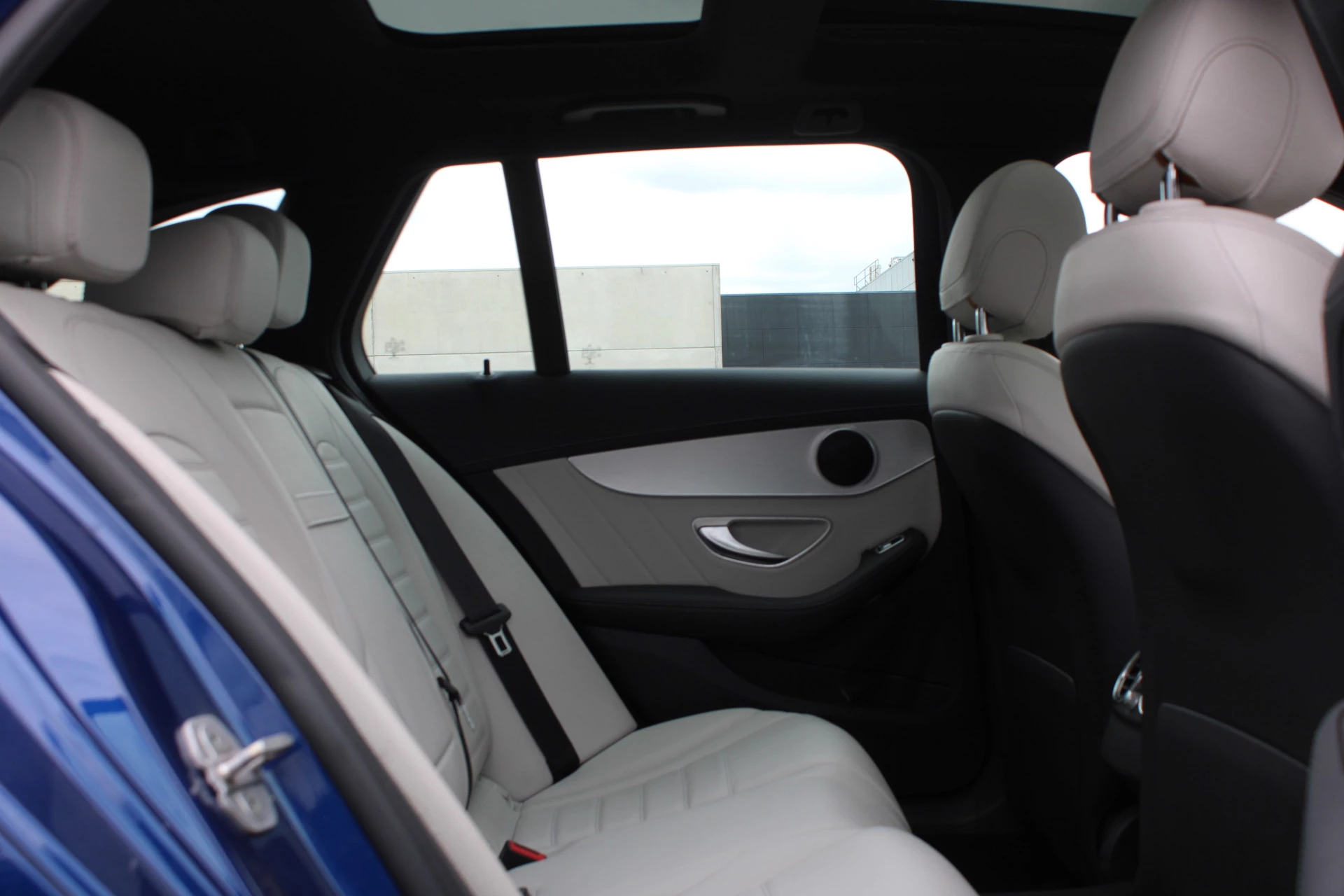 Mercedes-Benz C-Class 2015 - Estate 400 4MATIC AMG PANORAMADAK LUCHTVERING LEDER MEMORY HEAD-UP COMAND 19'' TREKHAAK image 18